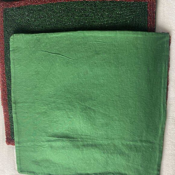 EUC Set of 4 Beaded Green & Red Charger Linen Placemats - Picture 3 of 3